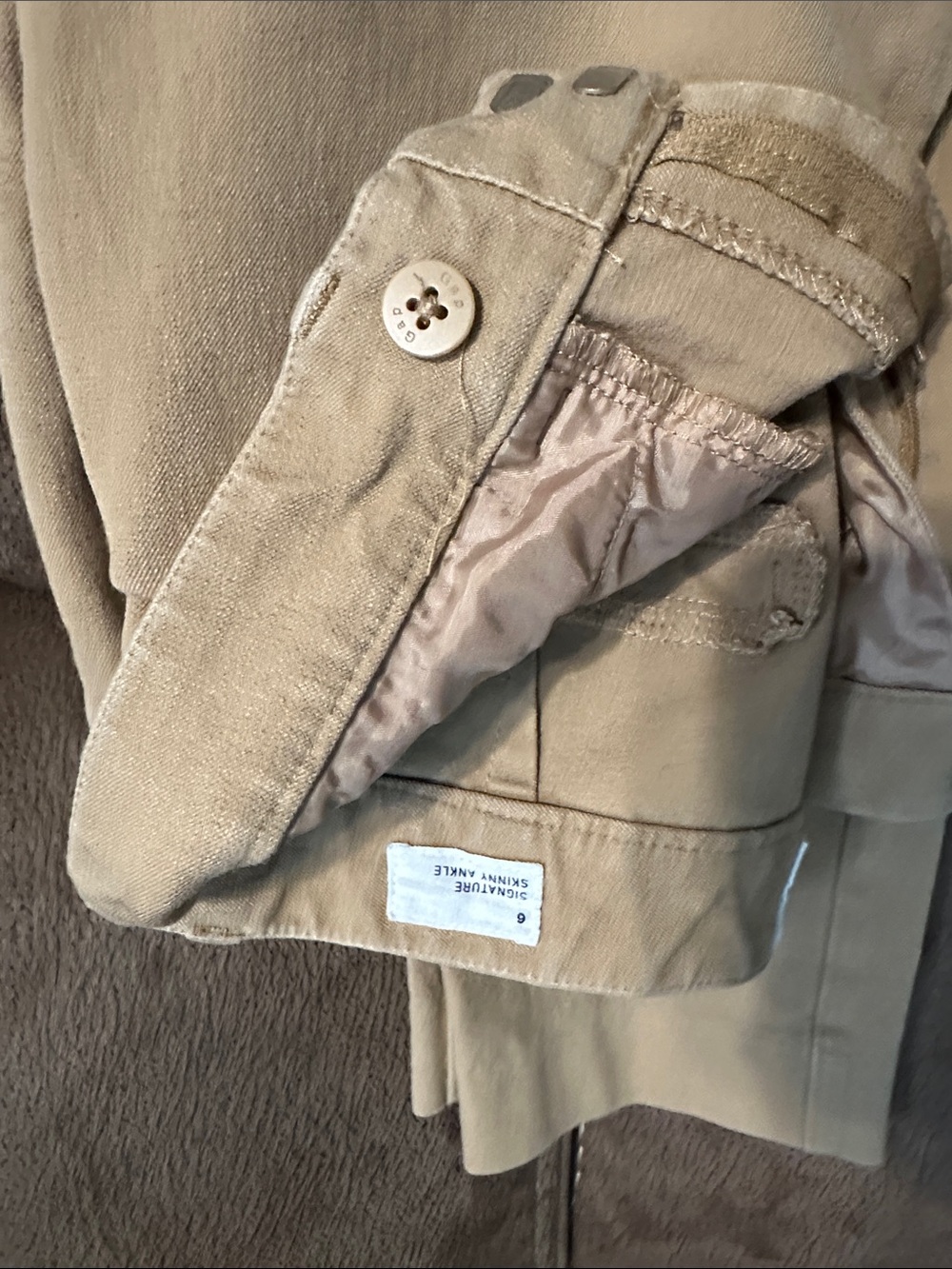 GAP Ankle & Cropped Pants in Khaki/Tan